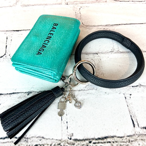 Balenciaga compact Wallet or wristlet in pearlescent green w/ bracelet keychain - Picture 3 of 15